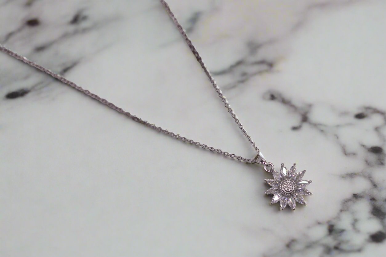 Turi Bloom Necklace - Silver